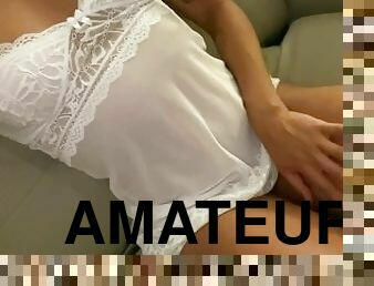 Vestidito blanco, Guiños anales, Vagina mojada - Morena Amateur