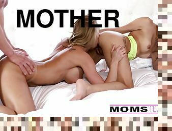 Brandi Love And Ava Taylor In Mother I´d Like To Fuck Teaches Teenager Couple How To Have Steamy Making Out
