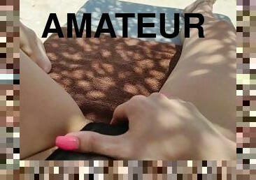 masturbación, público, coño-pussy, esposa, amateur, madurita-caliente, mamá, cámara, playa, voyeur