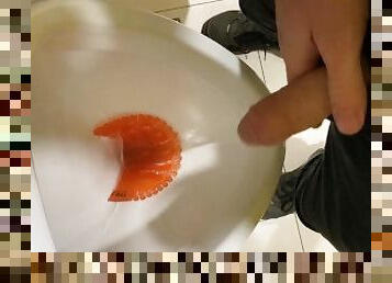 go to piss on public toilet