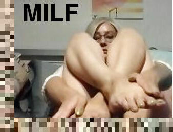 Flexible Milf Gives Herself a Foot Job