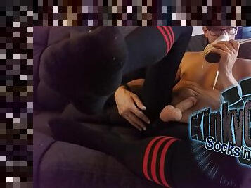 KinkyChrisX puts on leggings, sniffs sneakers and cums on his socks