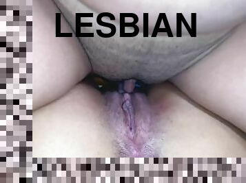 Lesbian Tribbing Clit to Clit with my Red Head Friend // Tijereteando rico Clitoris con Clitoris