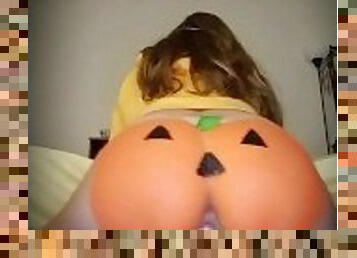 Amateur pussy rides big ass pumpkin
