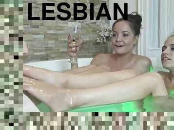 лесбіянка-lesbian, ступні, блондинка, фетиш, джакузі, домінування, відсмоктування, пальці-ніг