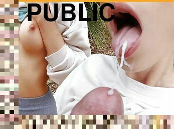 public, amateur, fellation, ejaculation-sur-le-corps, ados, branlette, fellation-profonde, couple, point-de-vue, sur-le-visage