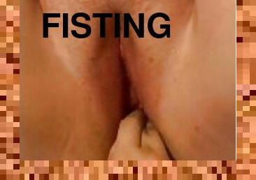 Fisting fun ????
