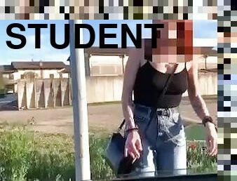 Studentessa chiede passaggio e si scopa sconosciuto’! DIALOGHI ITA