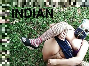 Indian Aunty Showing Her Big Boobs In Open Field
