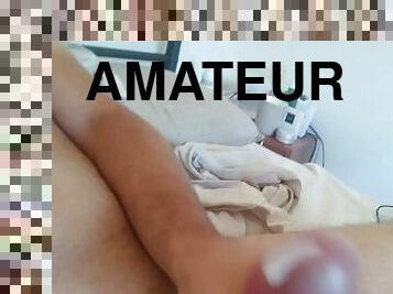 Masturbation et éjaculation de bon matin