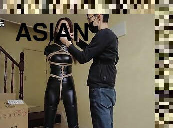 asia, di-tempat-terbuka, jepang, bdsm-seks-kasar-dan-agresif, fetish-benda-yang-dapat-meningkatkan-gairah-sex, latex, menyumbat, bondage-seks-dengan-mengikat-tubuh, dominasi, berambut-cokelat