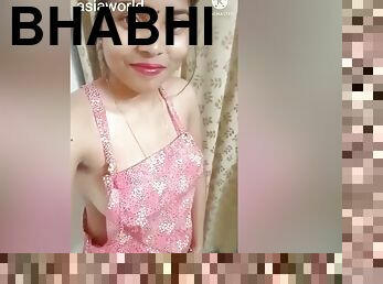 Today Exclusive -desi Riya Bhabhi Shows Her Boobs