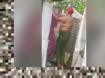 Today Exclusive- Desi Aunty Out Door Bathing Part 1