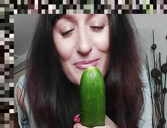 My Creamy Cunt Started Leaking From The Cucumber. Fisting And Squirting 11 Min