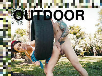 Outdoor sex with hot babe Jade Nile