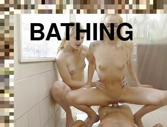 bagno, giovanissime, hardcore, trio, giovani18, bionde, innocenti, sorpendenti, doccia