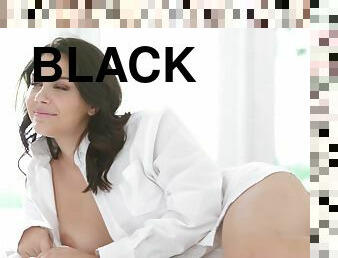 teen-love-black-cocks_Noir Photoshoot_Valentina Nappi_02