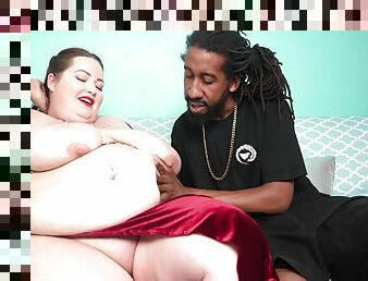 Super Fatty Amateurs White Chick Gets Black Dick