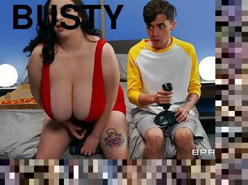 Busty hottie makes dude forget about games with her boobs