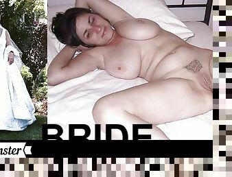 Brides dressed and undressed60fps - Mom