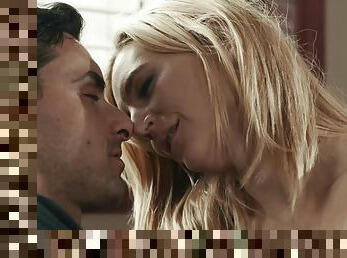 Mona Wales enjoys passionate & romantic sex