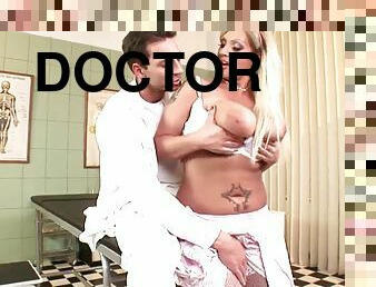 büyük-göğüsler, doktor, porno-yıldızı, uzun-çoraplar, azgın, sarışın