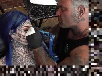 Aussie beauty Amber Luke gets her nose tattooed