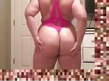Big ass sexy chubby dancing and showing her pussy