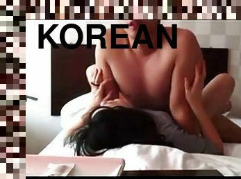 asia, amatir, pasangan, wanita-berbusana-dengan-pria-telanjang, korea