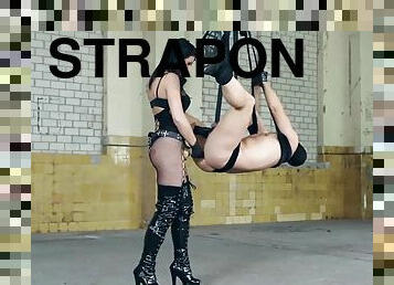 Strapon mistress