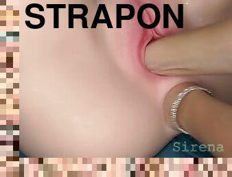 Strapon Sirena Milano fuck her doll. Fisting Big ass. Pussy licking.