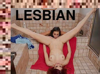 Lesbians go extreme during their bathroom session