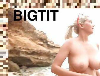 Curvaceous bikini chick goes topless to tan