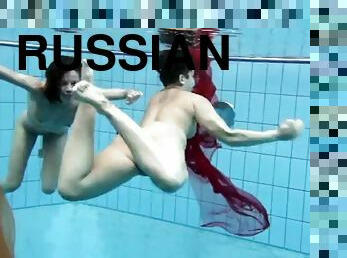 Sarah Bombina and Gazelle Podvodkova underwater show of beauties