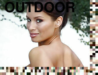 Hot chick in nude outdoor video