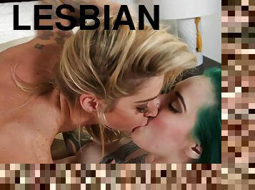 19yo lesbian filled with dyke fingers after pussylicking