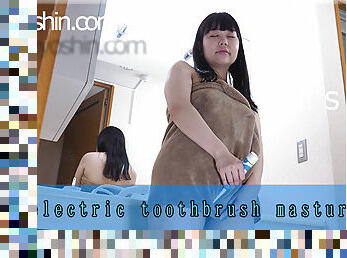 An electric toothbrush masturbation - Fetish Japanese Video