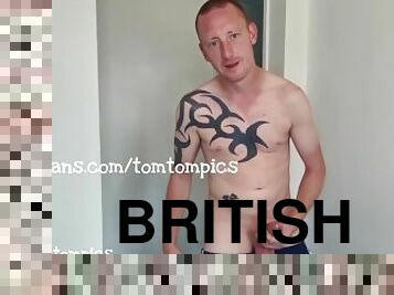 Ginger British lad @tomtompics wanks and cums