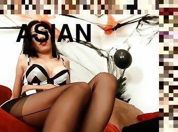 Asian Giantess Nylons