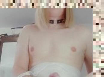 Ejaculation s'une femboy blonde a grosse bite !