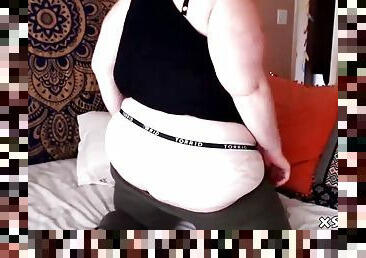 Huge amateur whore orgasm on live cam