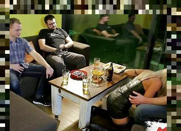 Hobbyhure im gangbang rausch spermafickfest auf jga