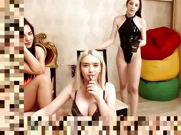 5 girls on webcam
