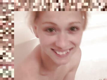 baignade, masturbation, orgasme, chatte-pussy, maigre, amateur, ados, doigtage, blonde, lingerie