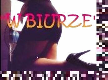 Loading video OPOWIADANIE EROTYCZNE ''W BIURZE''