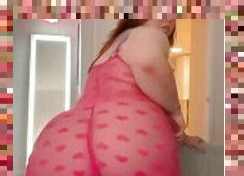 PAWG SHAKING ASS SHOWING PUSSY