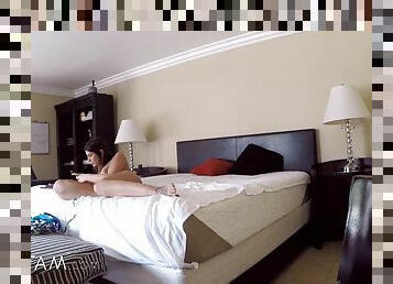 Amateur couple has a fuck session in bed