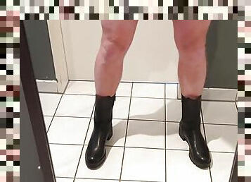 Sissy Laura hard cumshot in full Leather Outfit and boots