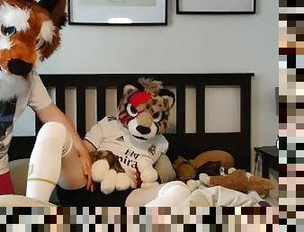 Ziggy the cheetah and Matthew Fox fucks after their soccer practice ( Furry / Fursuit / Mursuit )