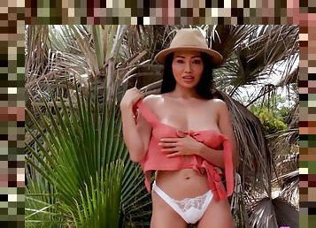 Big Tits Asian Teen Viviane Leigh Showing Perfect Body After Hot Striptease